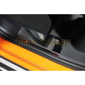 Накладки на пластиковые пороги (лист зеркальный) 4шт ТСС для Audi Q3 2019-