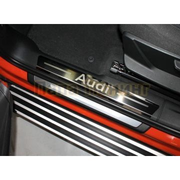 Накладки на пластиковые пороги (лист зеркальный надпись Audi) 4шт ТСС для Audi Q3 2019-