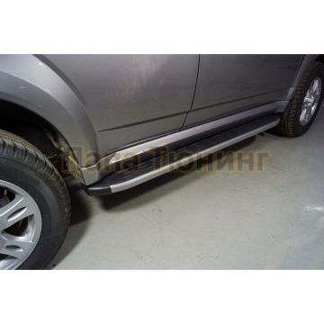 Пороги алюминиевые с пластиковой накладкой (карбон серебро) 1720 мм ТСС для Haval H5 2020-2024