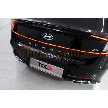 Накладка на задний бампер (лист зеркальный надпись Hyundai) ТСС для Hyundai Sonata 2020-