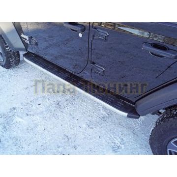 Пороги алюминиевые с пластиковой накладкой (1920 из 2-х мест) ТСС для Jeep Wrangler 5D (2.0T, JL) 2018-