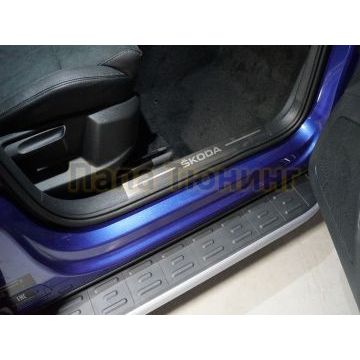 Накладки на пластиковые пороги (лист шлифованный надпись Skoda) 4шт ТСС для Skoda Karoq 2020-