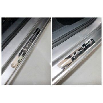 Накладки на пороги внешние (лист зеркальный надпись Skoda) 4шт ТСС для Skoda Rapid 2020-