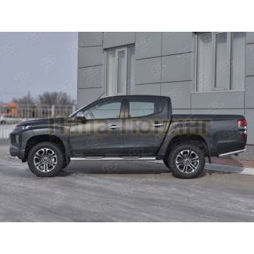 Пороги труба d76 с накладкой (вариант 3) РусСталь для Mitsubishi L200 2019-