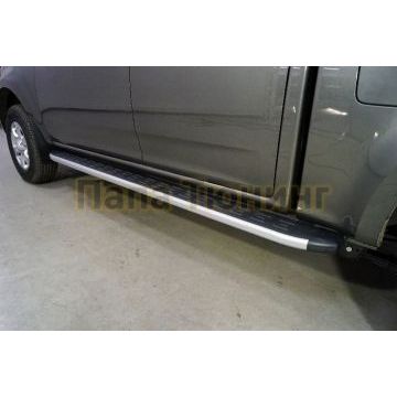 Пороги алюминиевые с пластиковой накладкой (карбон серебро) 2220 мм ТСС для Great Wall Wingle 7 4WD 2.0 TD 2020-