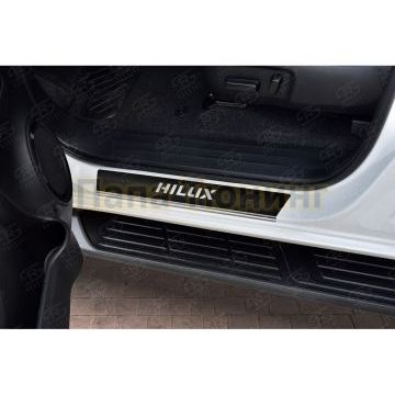 Накладки на пороги RUSSTAL (нерж., карбон, надпись) RUSSTAL для Toyota Hilux Black Onyx 2020-