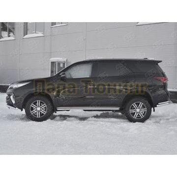 Пороги труба d42 с листом (Лист нерж, проф. нерж) (вариант 3) РусСталь для Toyota Fortuner 2020-