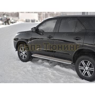 Пороги труба d42 с листом (Лист нерж, проф. нерж) (вариант 3) РусСталь для Toyota Fortuner 2020-