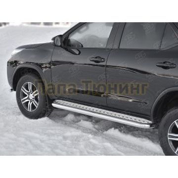 Пороги труба d57 с листом (Лист алюм, проф. нерж) (вариант 1) РусСталь для Toyota Fortuner 2020-