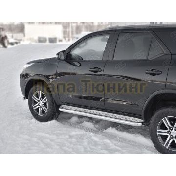 Пороги труба d57 с листом (Лист алюм, проф.сталь) (вариант 2) РусСталь для Toyota Fortuner 2020-