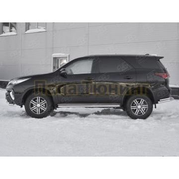 Пороги труба d63 с листом (Лист нерж, проф. нерж) (вариант 3) РусСталь для Toyota Fortuner 2020-