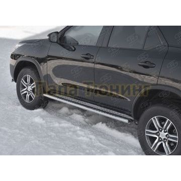Пороги труба 120х60 овал с проступью(Лист алюм пыльник) РусСталь для Toyota Fortuner 2020-