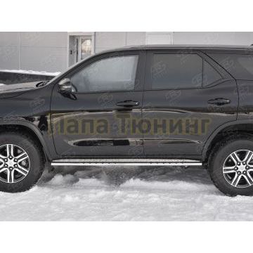 Пороги труба 75х42 овал с проступью(Лист алюм пыльник) РусСталь для Toyota Fortuner 2020-