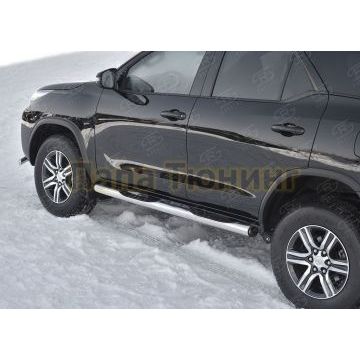 Пороги труба d76 с накладкой (вариант 2) РусСталь для Toyota Fortuner 2020-