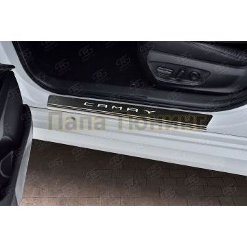 Накладки на пороги RUSSTAL (нерж., карбон, надпись) для Toyota Camry 2018-