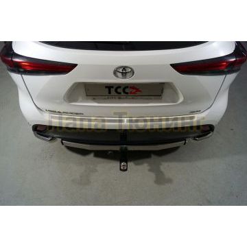 Накладка на задний бампер (лист шлифованный) ТСС для Toyota Highlander 2020-