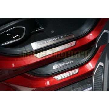 Накладки на пластиковые пороги (лист шлифованный надпись Tugella) 4шт ТСС для Geely Tugella 2020- Накладки на пластиковые пороги (лист шлифованный надпись Tugella) 4шт ТСС для Geely Tugella 2020-