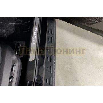 Пороги алюминиевые с пластиковой накладкой (карбон черные) 1820 мм ТСС для Chery Tiggo 8 pro 2021-