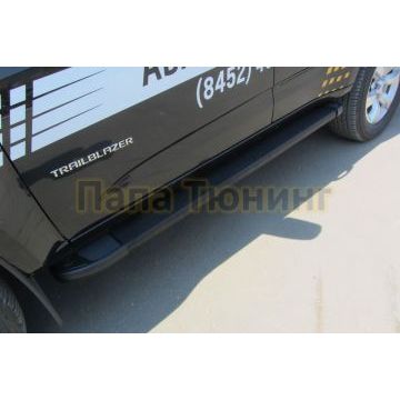 Пороги алюминиевые "Optima Black" 1800 черные Slitkoff для Chevrolet TRAILBLAZER 2012-