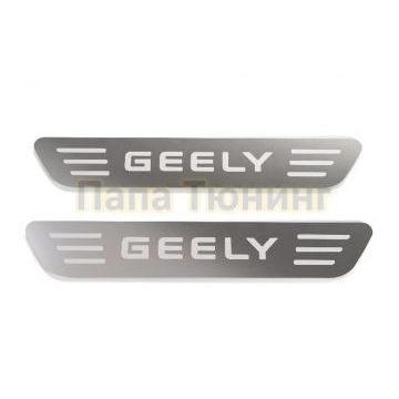 Накладки на пластиковые пороги (лист шлифованный надпись Geely) 2шт ТСС для Geely Monjaro 2023-
