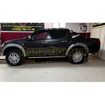 Пороги алюминиевые Rival Premium для Mitsubishi L200/Fiat Fullback 2006-