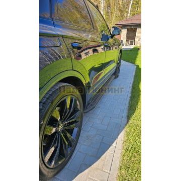 Пороги алюминиевые Rival Black-Premium для Volkswagen Touareg 2018-