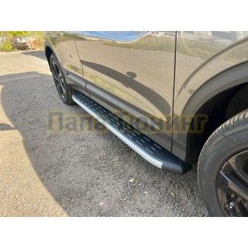 Пороги алюминиевые с пластиковой накладкой (карбон серебро) 1720 мм ТСС для Geely Coolray 2024-