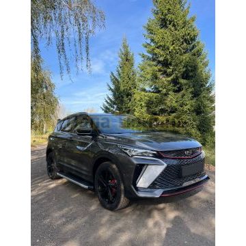 Пороги алюминиевые с пластиковой накладкой (карбон серебро) 1720 мм ТСС для Geely Coolray 2024-