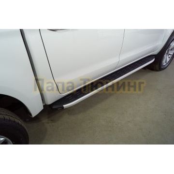 Пороги алюминиевые с пластиковой накладкой (1920 из 2-х мест) ТСС для Sollers ST6 2023- Пороги алюминиевые с пластиковой накладкой (1920 из 2-х мест) ТСС для Sollers ST6 2023-