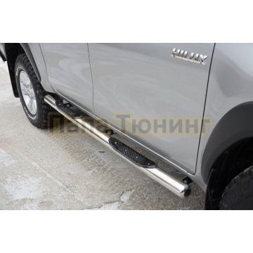 Пороги труба с проступью Папа Тюнинг d76 для Toyota Hilux 2021-