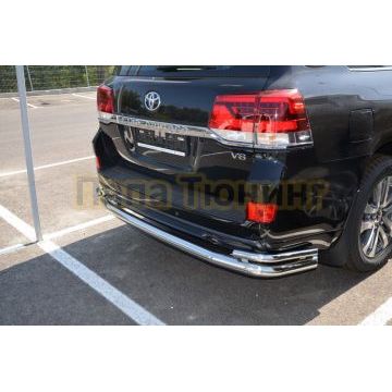 Защита заднего бампера угловая большая d76/42 Папа Тюнинг для Toyota Land Cruiser 200 Executive Lounge 2020- обновленный