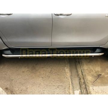 Защита штатного порога d53 Папа Тюнинг для Toyota Hilux Black Onyx 2020-