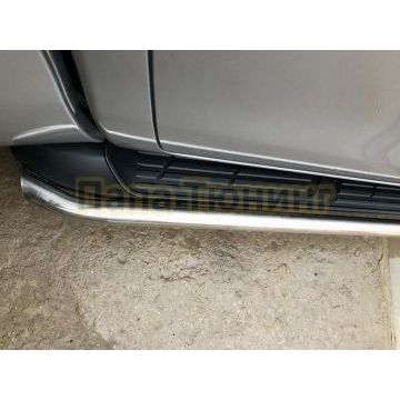 Защита штатного порога d53 Папа Тюнинг для Toyota Hilux Black Onyx 2020-