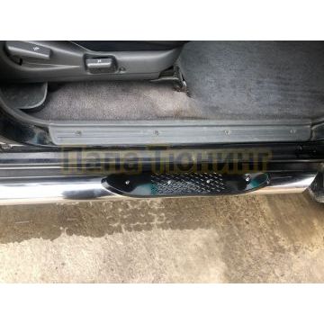 Пороги труба с проступью с нержавеющим листом d76 Папа Тюнинг для Mitsubishi Pajero Sport 1998-2007