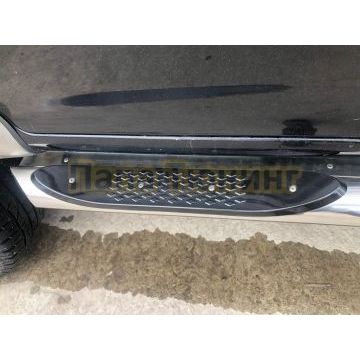 Пороги труба с проступью с нержавеющим листом d76 Папа Тюнинг для Mitsubishi Pajero Sport 1998-2007