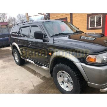 Пороги труба с проступью с нержавеющим листом d76 Папа Тюнинг для Mitsubishi Pajero Sport 1998-2007