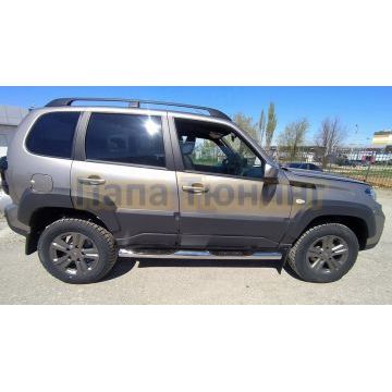 Пороги труба с проступью d76 Папа Тюнинг для Lada Niva Travel 2021-
