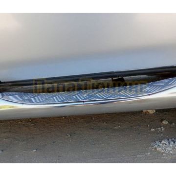 Пороги труба с проступью из алюминиевого рифленого листа d76 Папа Тюнинг для Suzuki Grand Vitara 2013-2015