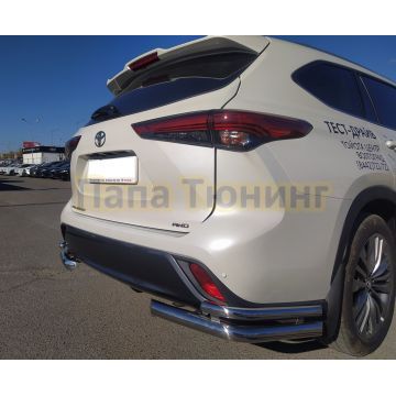 Защита заднего бампера угловая двойная d60/42 Папа Тюнинг для Toyota Highlander 2021-