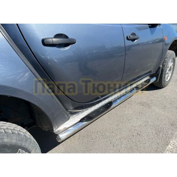 Пороги труба с проступью с алюминиевым уголком d76 Папа Тюнинг для Mitsubishi L200 2015-2019