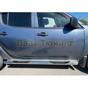 Пороги труба с проступью с алюминиевым уголком d76 Папа Тюнинг для Mitsubishi L200 2015-2019