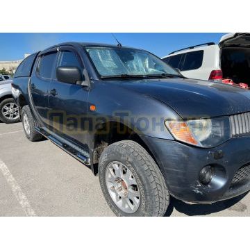 Пороги труба с проступью с алюминиевым уголком d76 Папа Тюнинг для Mitsubishi L200 2015-2019