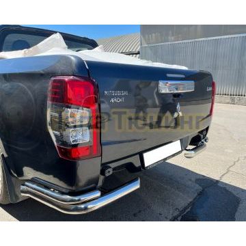 Защита заднего бампера угловая двойная d76/42 Папа Тюнинг для Mitsubishi L200 2019-