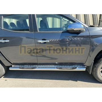 Пороги труба с проступью с алюминиевым уголком d76 Папа Тюнинг для Mitsubishi L200 2019-