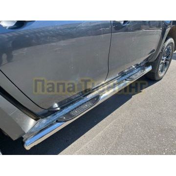 Пороги труба с проступью с алюминиевым уголком d76 Папа Тюнинг для Mitsubishi L200 2019-