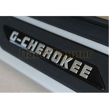 Пороги алюминиевые серебристые с логотипом OEM Tuning для Jeep Grand Cherokee 2010-