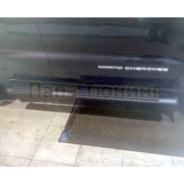 Пороги трубообразные черные OEM Tuning для Jeep Grand Cherokee 2010-