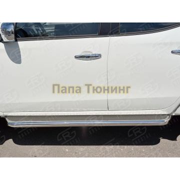 Пороги с площадкой нержавеющий лист 42 мм РусСталь для Mitsubishi L200 2015-2019