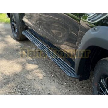 Пороги алюминиевые "Slim Line Black" 2120 мм ТСС для Foton Tunland V9 2025-