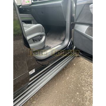 Пороги алюминиевые "Slim Line Black" 2020 мм ТСС для Volkswagen Teramont Pro 2025- (Китай)